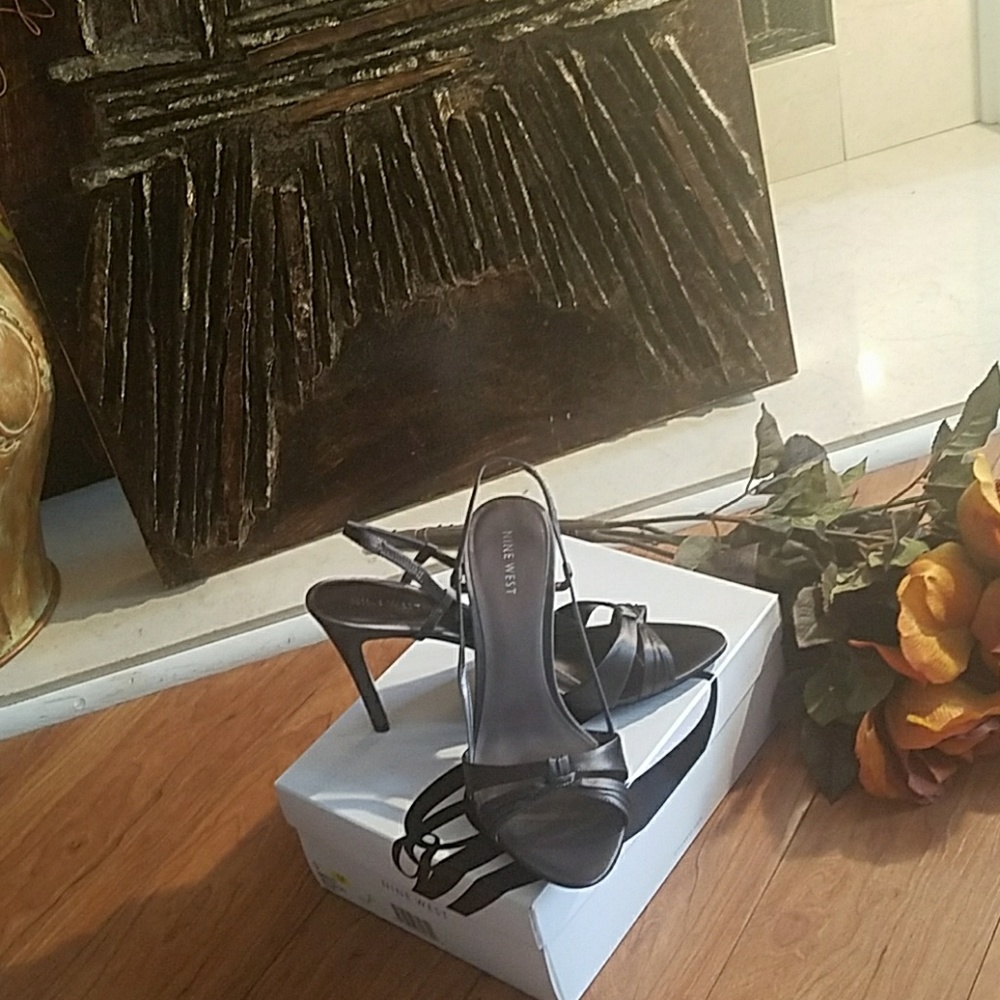 Nine West medium gray satin shoe.